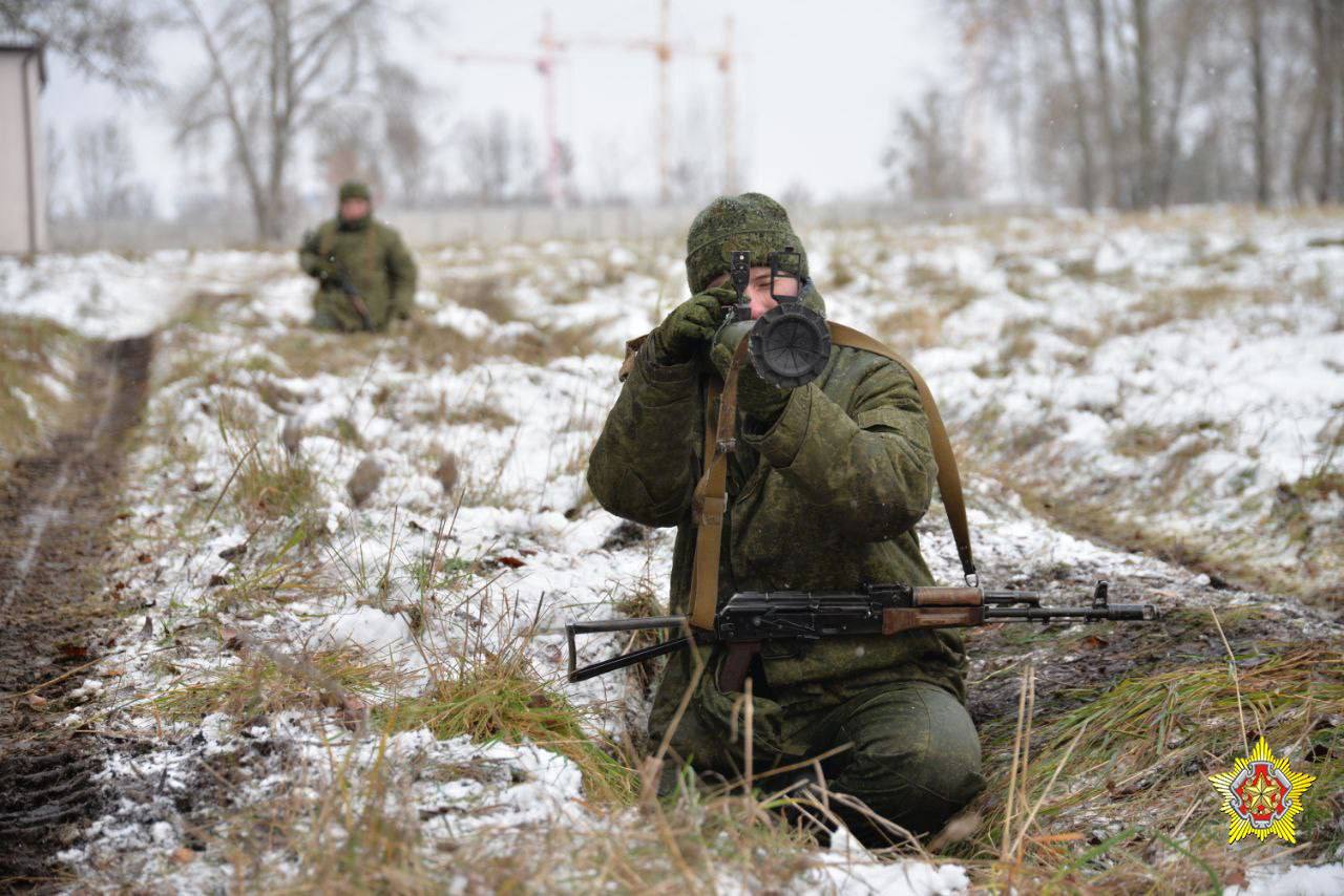 Кадры подготовки нового поколения десантников в Бресте