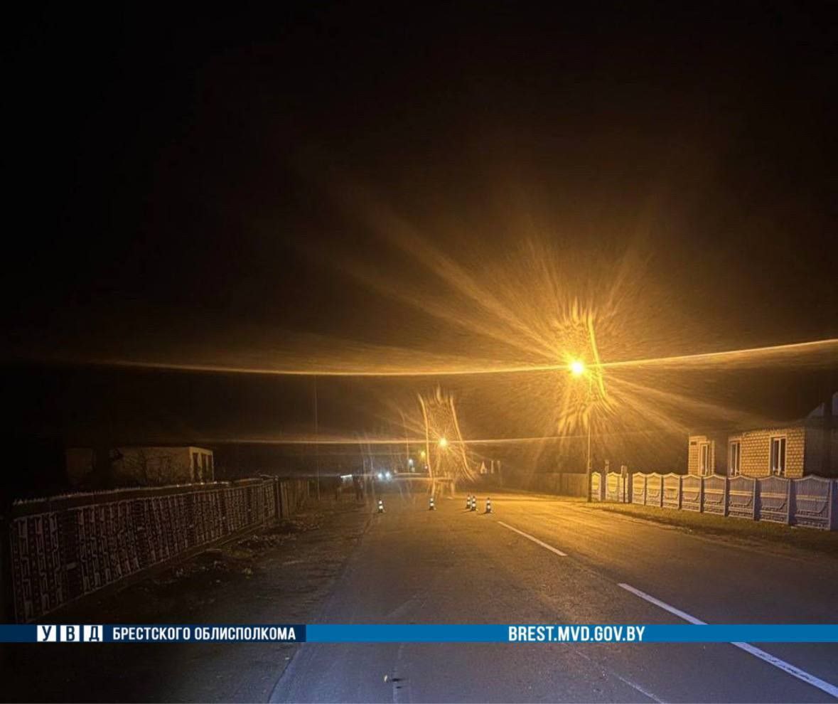 В Лунинецком районе автомобиль сбил пешехода. Водитель скрылся с места ДТП