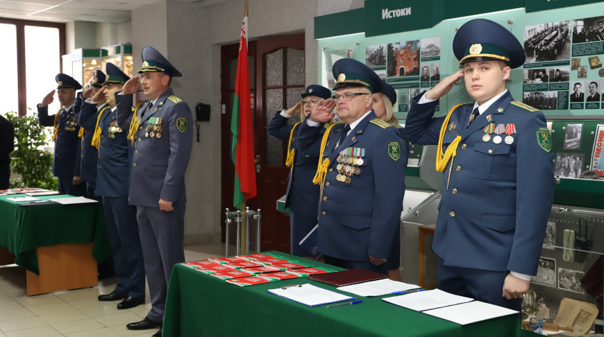 В Брестской таможне приняли присягу 25 молодых сотрудников