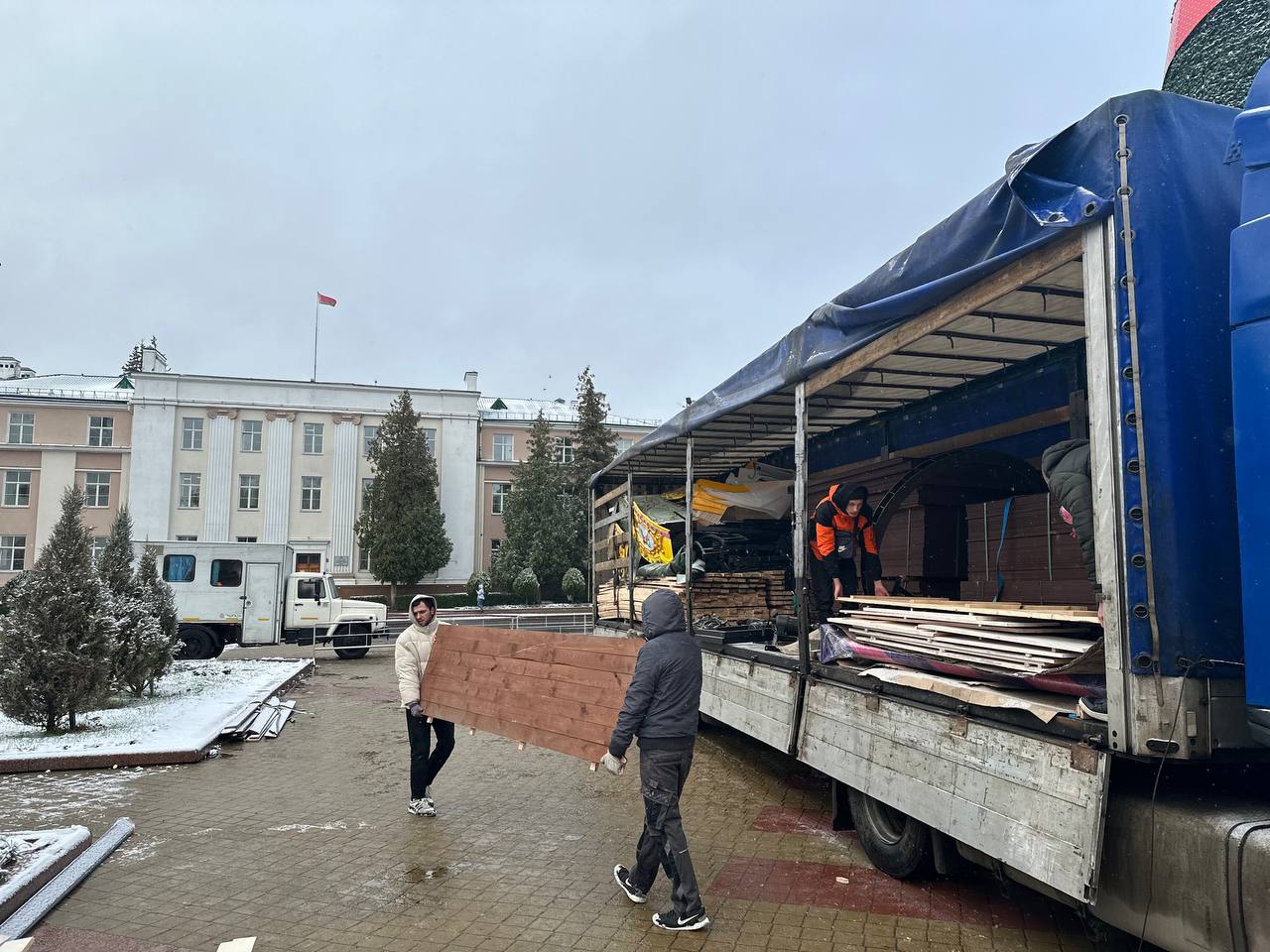 Уникальный каток вокруг главной елки Бреста. Появились подробности