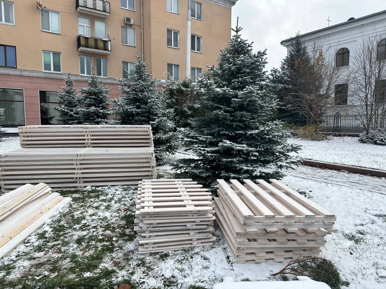 Уникальный каток вокруг главной елки Бреста. Появились подробности