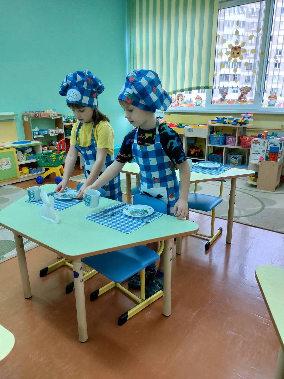 В детских садах Бреста появилась посуда на тему правил дорожного движения