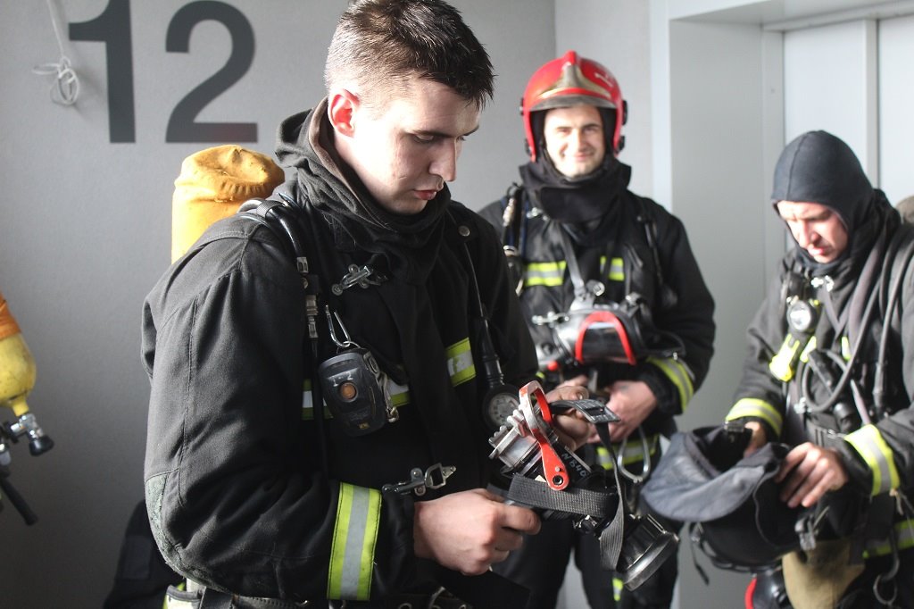 Брестские спасатели провели тренировочные тактико-специальные учения в бизнес-центре «IQ»