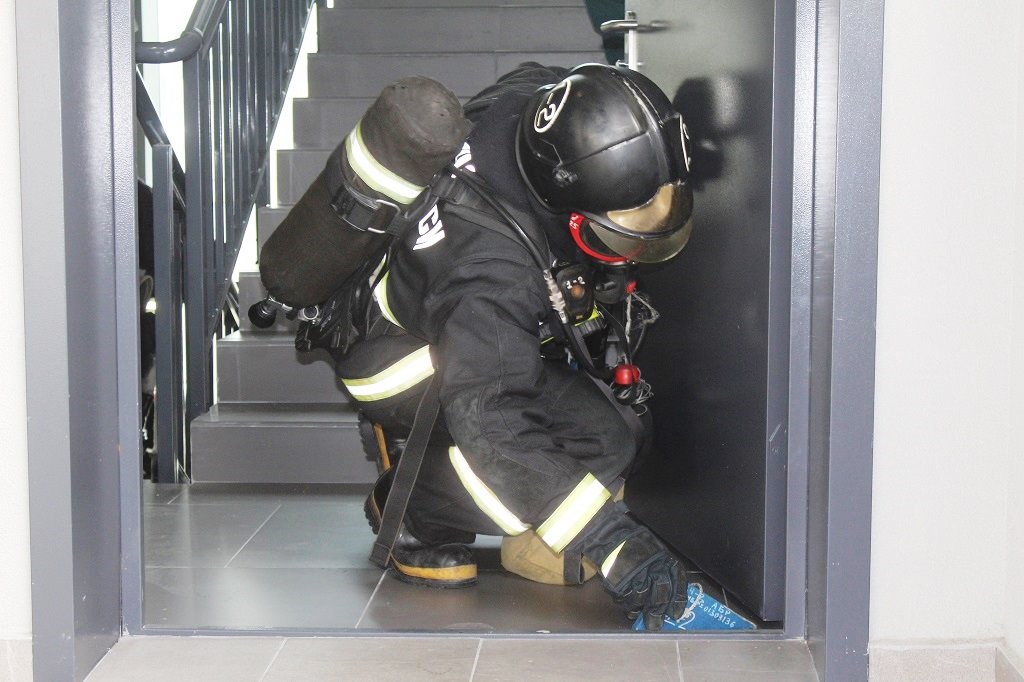 Брестские спасатели провели тренировочные тактико-специальные учения в бизнес-центре «IQ»