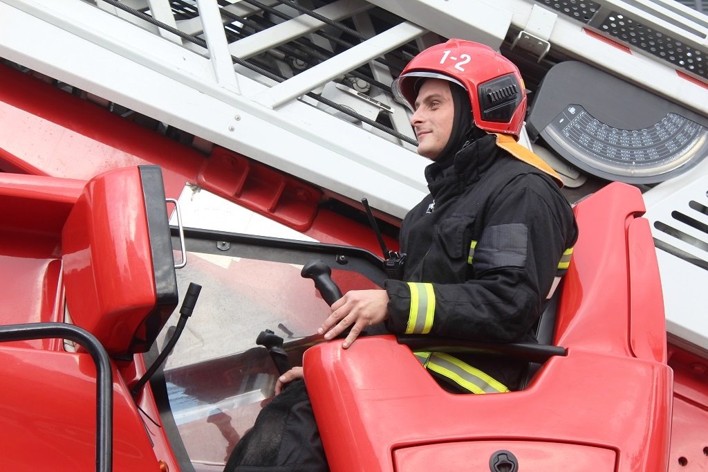 Брестские спасатели провели тренировочные тактико-специальные учения в бизнес-центре «IQ»