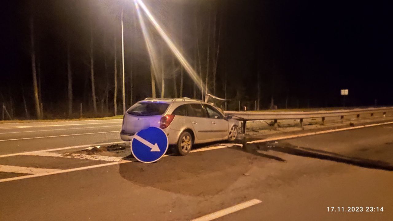 Под Слуцком отбойник насквозь прошил легковушку