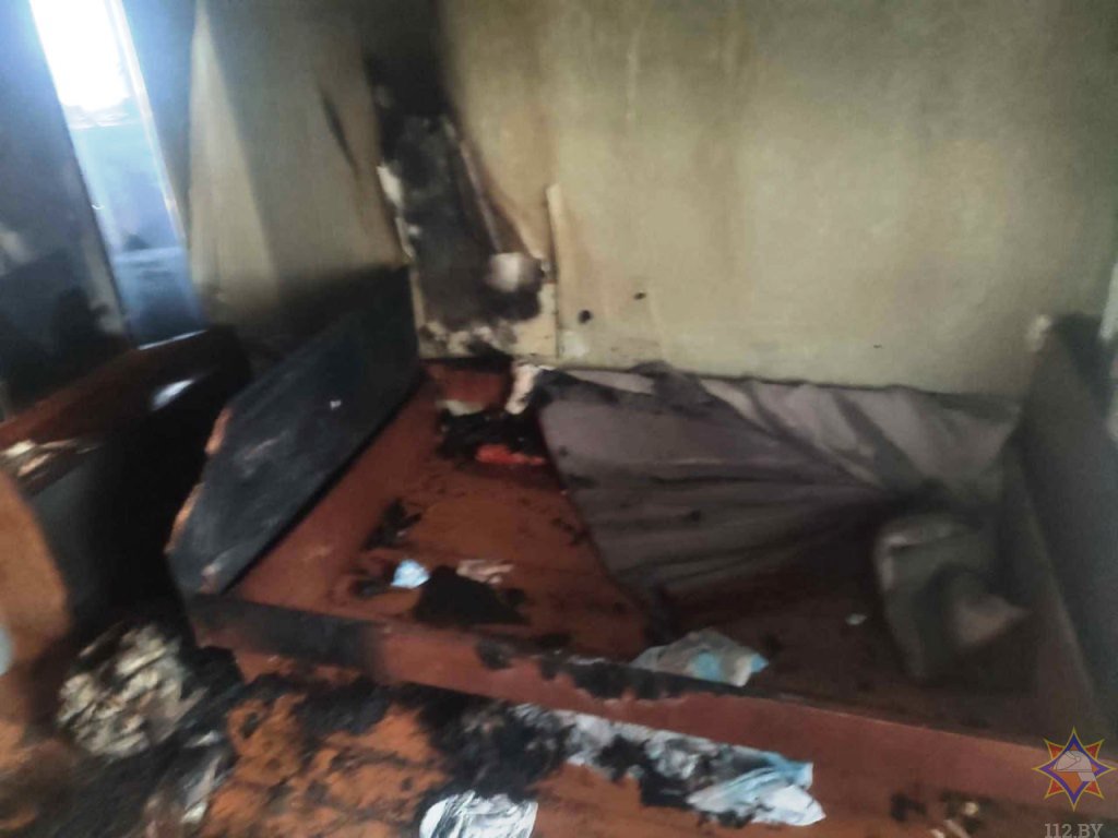 Работники МЧС спасли хозяйку квартиры на пожаре в Пинске