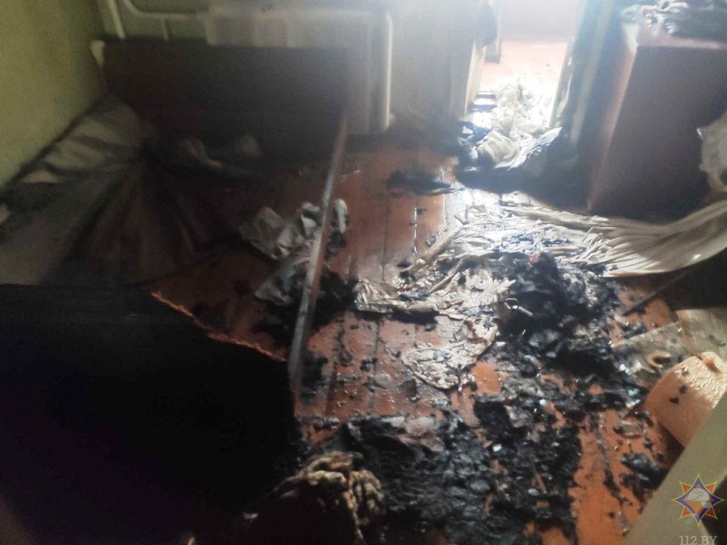 Работники МЧС спасли хозяйку квартиры на пожаре в Пинске