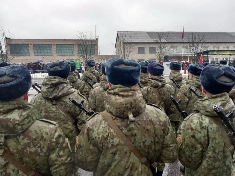 Без права на отсрочку: белорусов, поступивших в РФ, забирают в армию