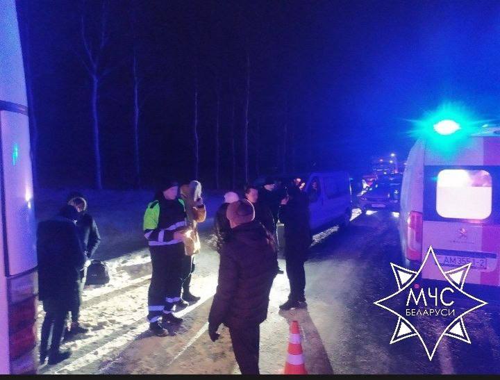 В Витебской области автобус столкнулся с фурой