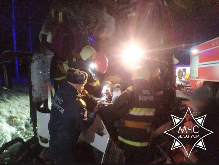 В Витебской области автобус столкнулся с фурой
