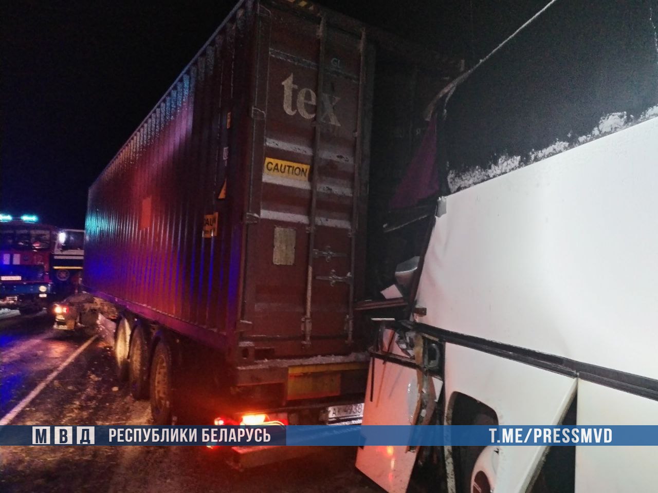 В Витебской области автобус столкнулся с фурой