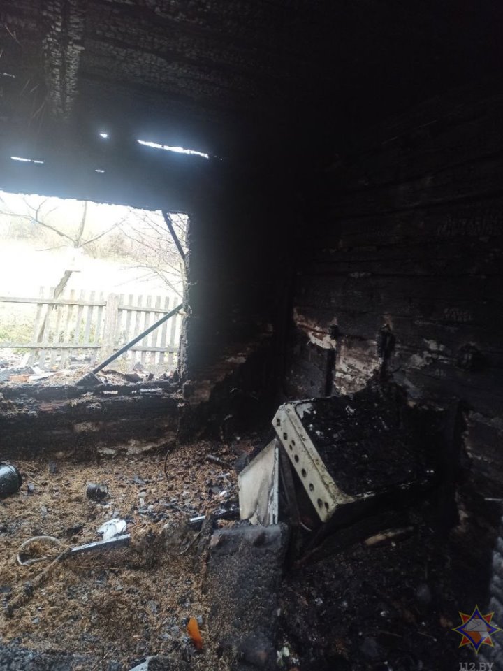 «Спасателям позвонили соседи». В МЧС рассказали первые подробности о пожаре в Ляховичском районе