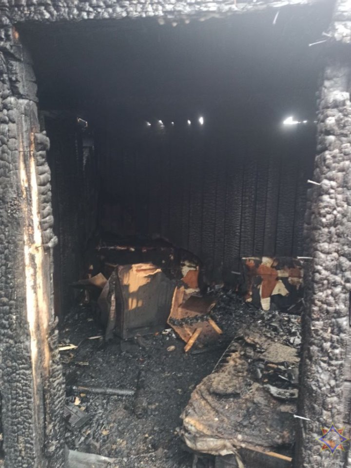 «Спасателям позвонили соседи». В МЧС рассказали первые подробности о пожаре в Ляховичском районе