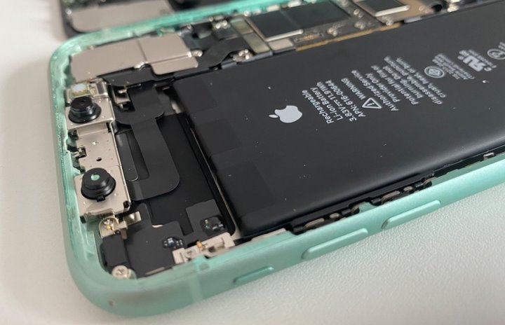 Почему не стоит заряжать телефон в течение ночи