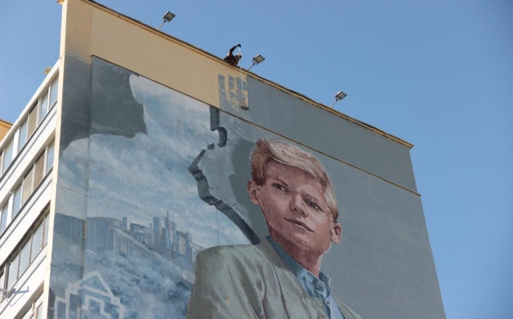 «У меня тоже иногда кровь стынет в жилах». Промышленный альпинист рассказал о своей работе и заработке