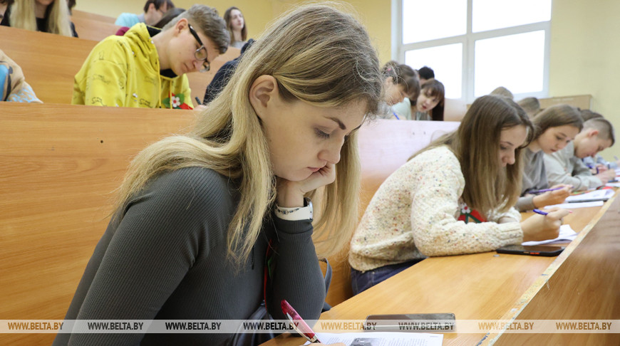 Студентов-платников попросили подписать допсоглашение. Министерство образования просит не волноваться