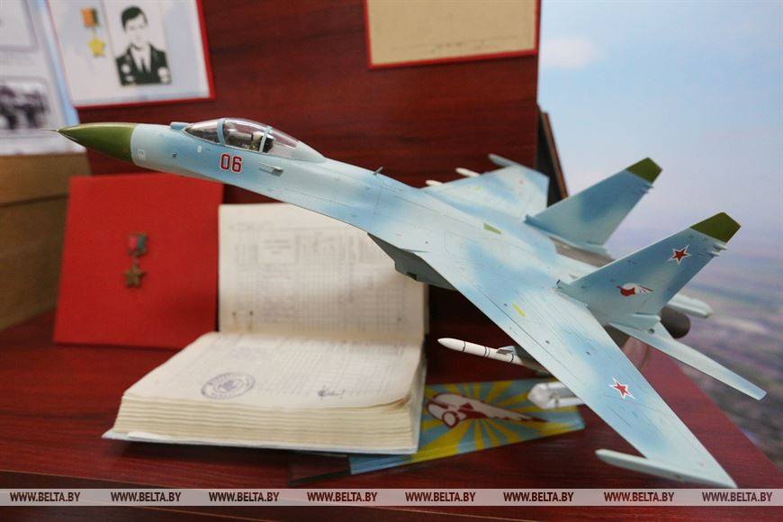 Сегодня исполняется 65 лет со дня рождения первого Героя Беларуси Владимира Карвата