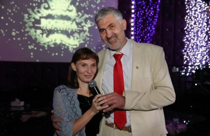 В маршрутке езжу, сложившись пополам. Как живет минчанин, чей рост превышает 2 метра