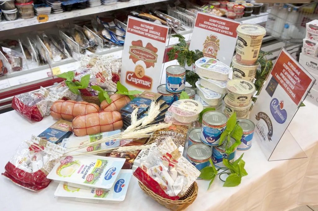 «Такого точно больше нигде не купишь»! За какими товарами иностранцы приезжают в Беларусь? Спросили