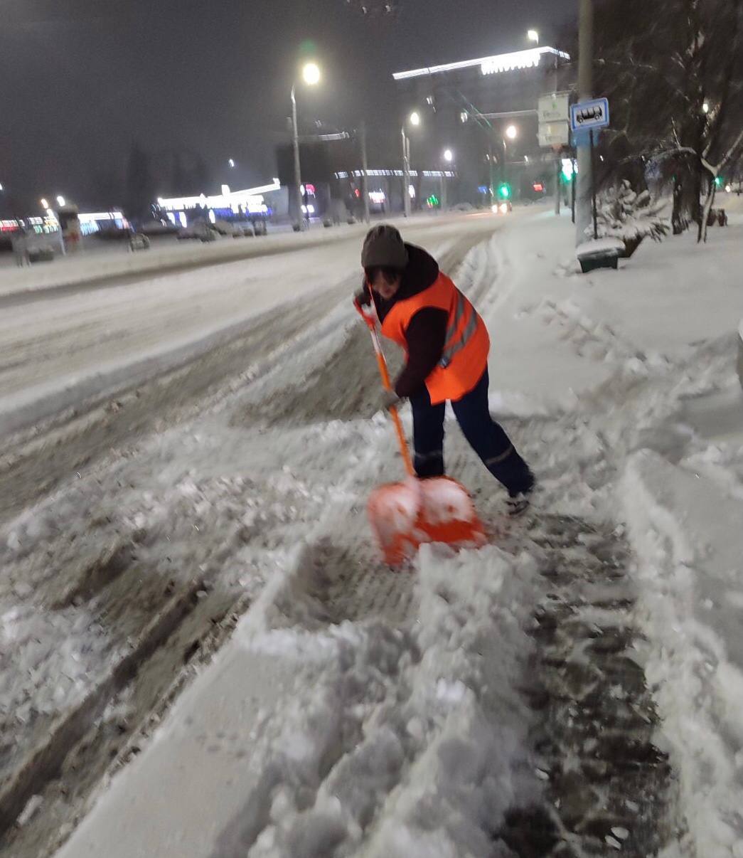 В Бресте ведется уборка снега