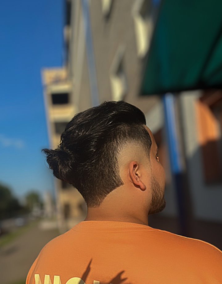 Первого клиента стригла час: парикмахер рассказала о тонкостях своей профессии