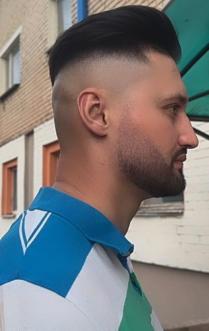 Первого клиента стригла час: парикмахер рассказала о тонкостях своей профессии