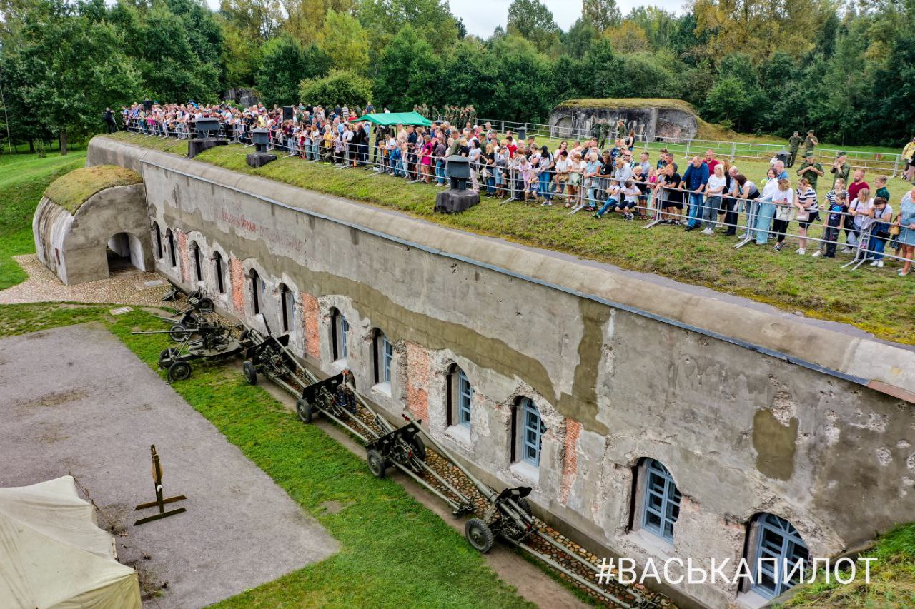Военно-историческую реконструкцию провели в 5 Форту Бреста. Видео и фото