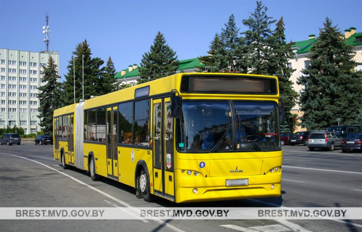 В Барановичах в автобусе избили пенсионера