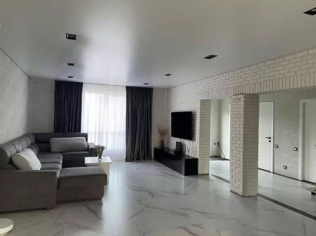 От завода и охраны к собственному делу: история бизнесвумен из детдома