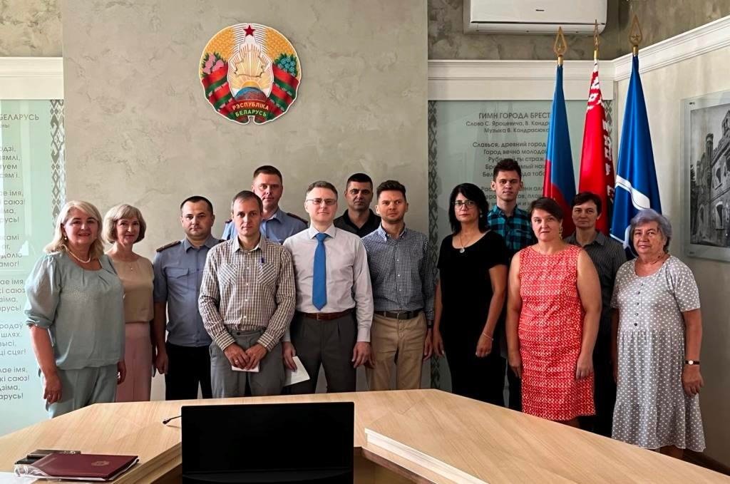 В Бресте 7 иностранцев приняли присягу для получения белорусского гражданства. Откуда они?