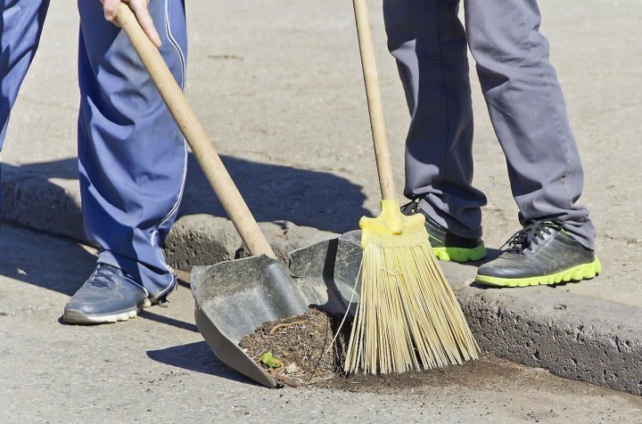 90 часов общественных работ назначили подростку. Что он сделал?