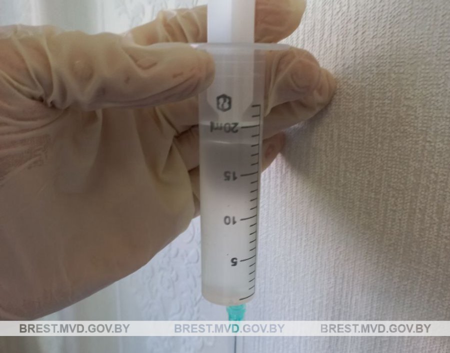 Житель Брестской области получал наркотик для лечения, сливал и продавал знакомым