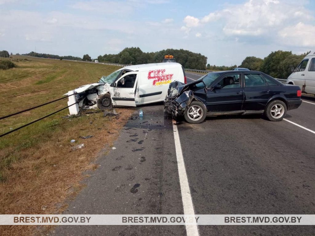 Жесткая авария в Столинском районе: трое пострадавших