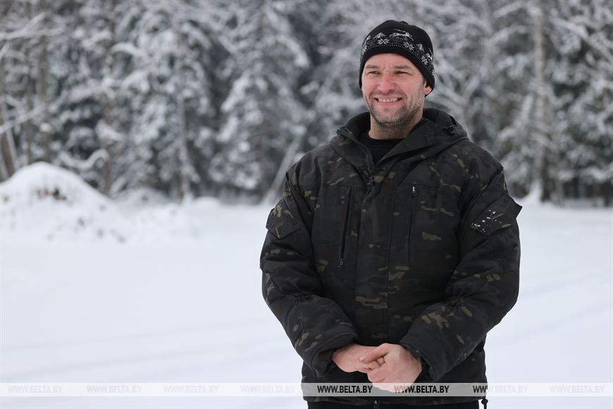 «Он спит у телевизора и обожает овсяное печенье». История об удивительной дружбе Олега и его оленя