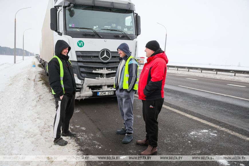 Очередь из фур на подъезде к «Козловичам» растянулась более чем на 30 км