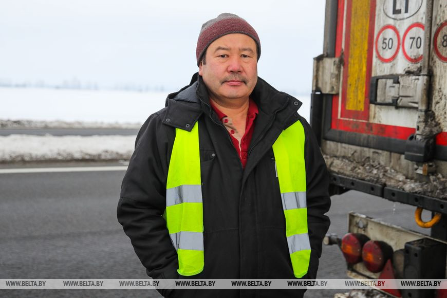 Очередь из фур на подъезде к «Козловичам» растянулась более чем на 30 км