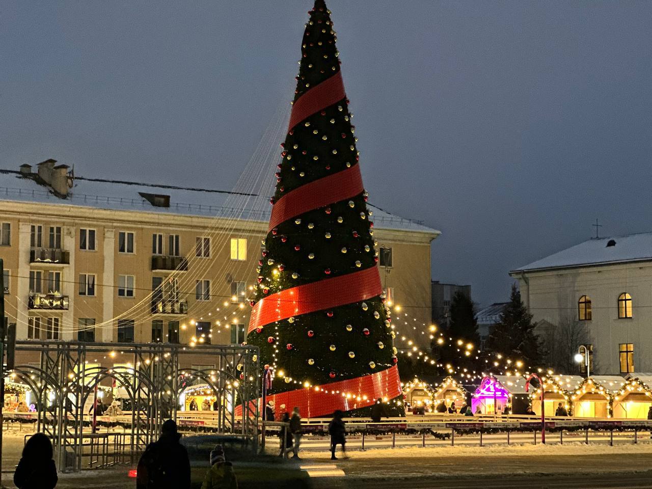 Сказочный и праздничный Брест. Смотрите фото и видео