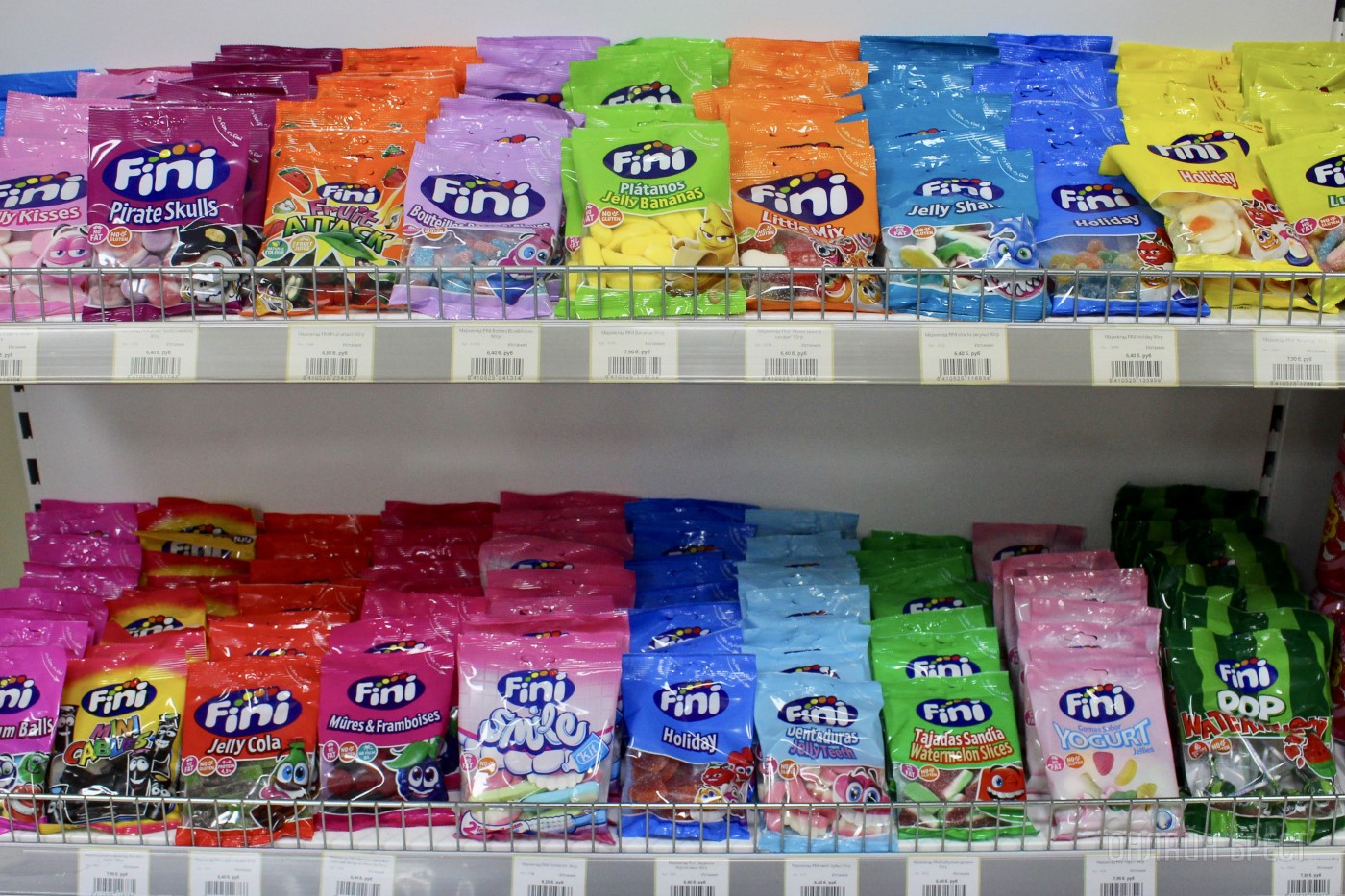 Любимые бренды, приятные цены. Одежда и вкусняшки в НОВОМ магазине «Strelka» в ТЦ «Дидас Персии»!