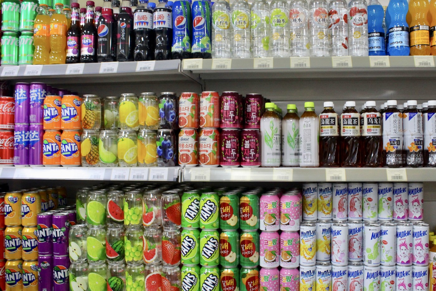 Любимые бренды, приятные цены. Одежда и вкусняшки в НОВОМ магазине «Strelka» в ТЦ «Дидас Персии»!