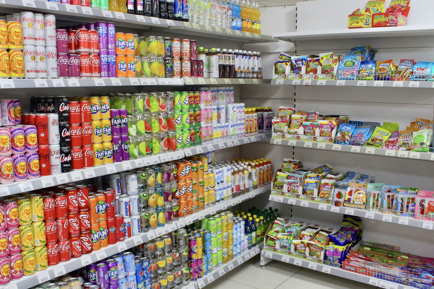 Любимые бренды, приятные цены. Одежда и вкусняшки в НОВОМ магазине «Strelka» в ТЦ «Дидас Персии»!