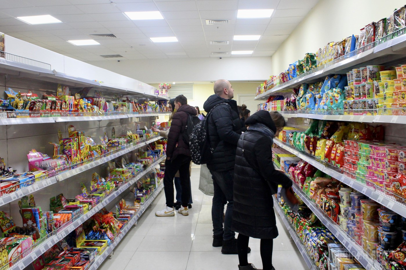 Любимые бренды, приятные цены. Одежда и вкусняшки в НОВОМ магазине «Strelka» в ТЦ «Дидас Персии»!