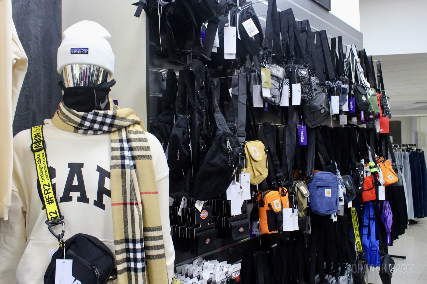 Любимые бренды, приятные цены. Одежда и вкусняшки в НОВОМ магазине «Strelka» в ТЦ «Дидас Персии»!