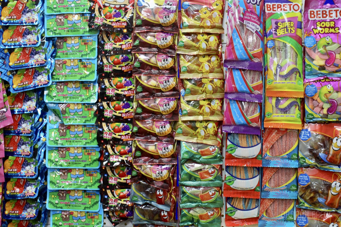 Любимые бренды, приятные цены. Одежда и вкусняшки в НОВОМ магазине «Strelka» в ТЦ «Дидас Персии»!