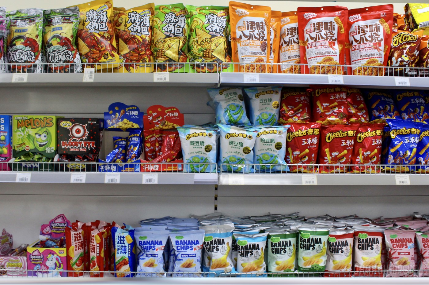 Любимые бренды, приятные цены. Одежда и вкусняшки в НОВОМ магазине «Strelka» в ТЦ «Дидас Персии»!