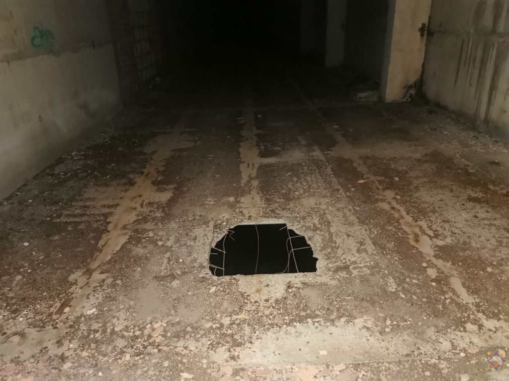 В Минске мальчик играл в заброшке и провалился в подвал с высоты 5 метров