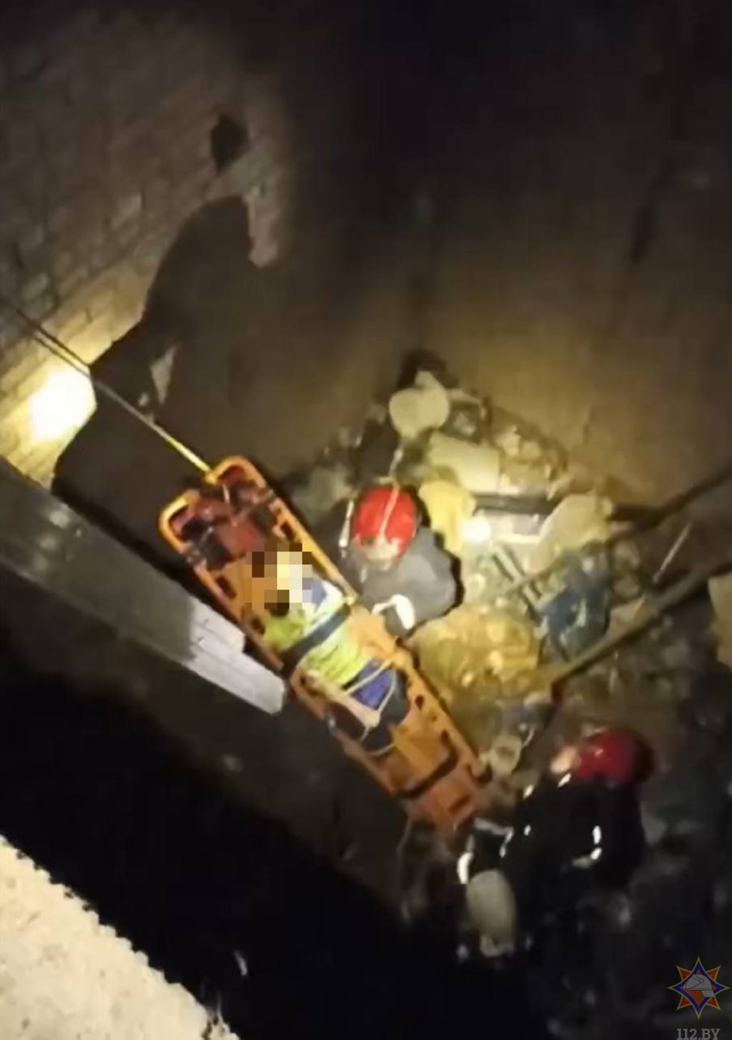 В Минске мальчик играл в заброшке и провалился в подвал с высоты 5 метров