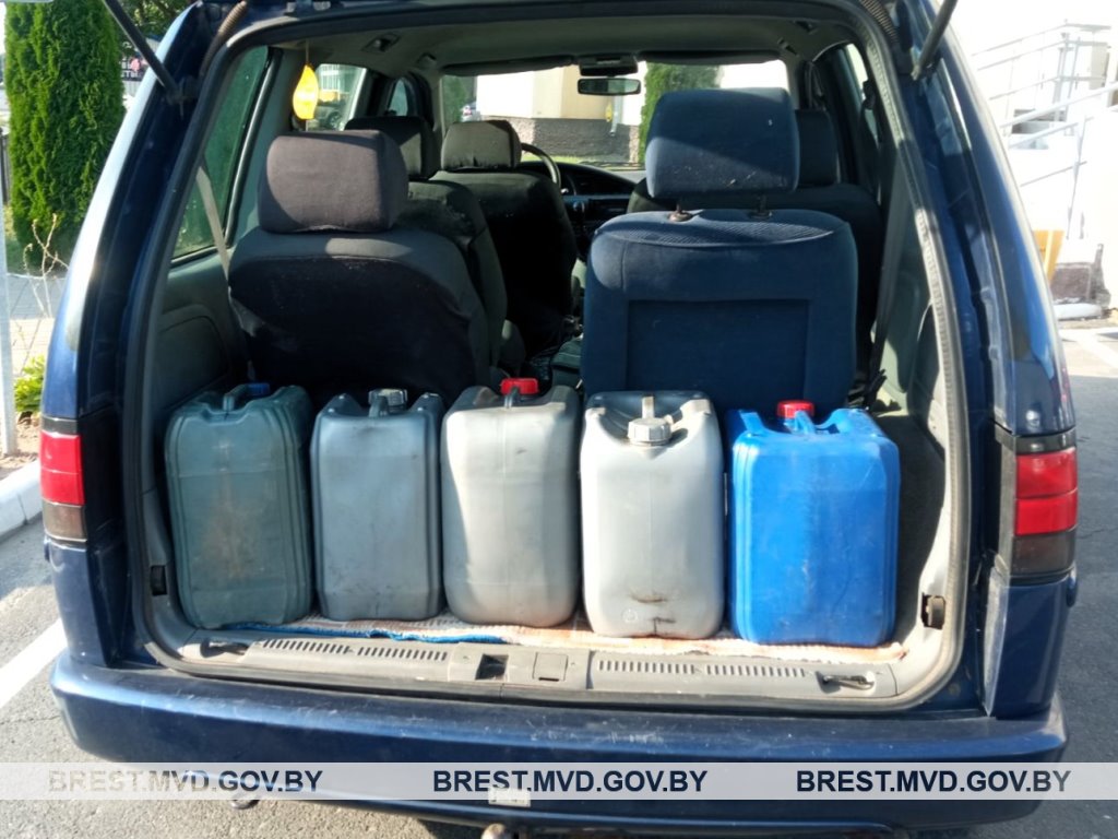 В Брестской области мужчина вез ворованную солярку. Что было дальше?