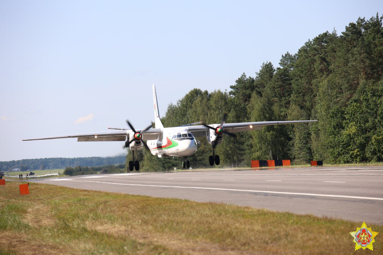 Военные летчики на учении ОДКБ посадили самолеты на трассу М1