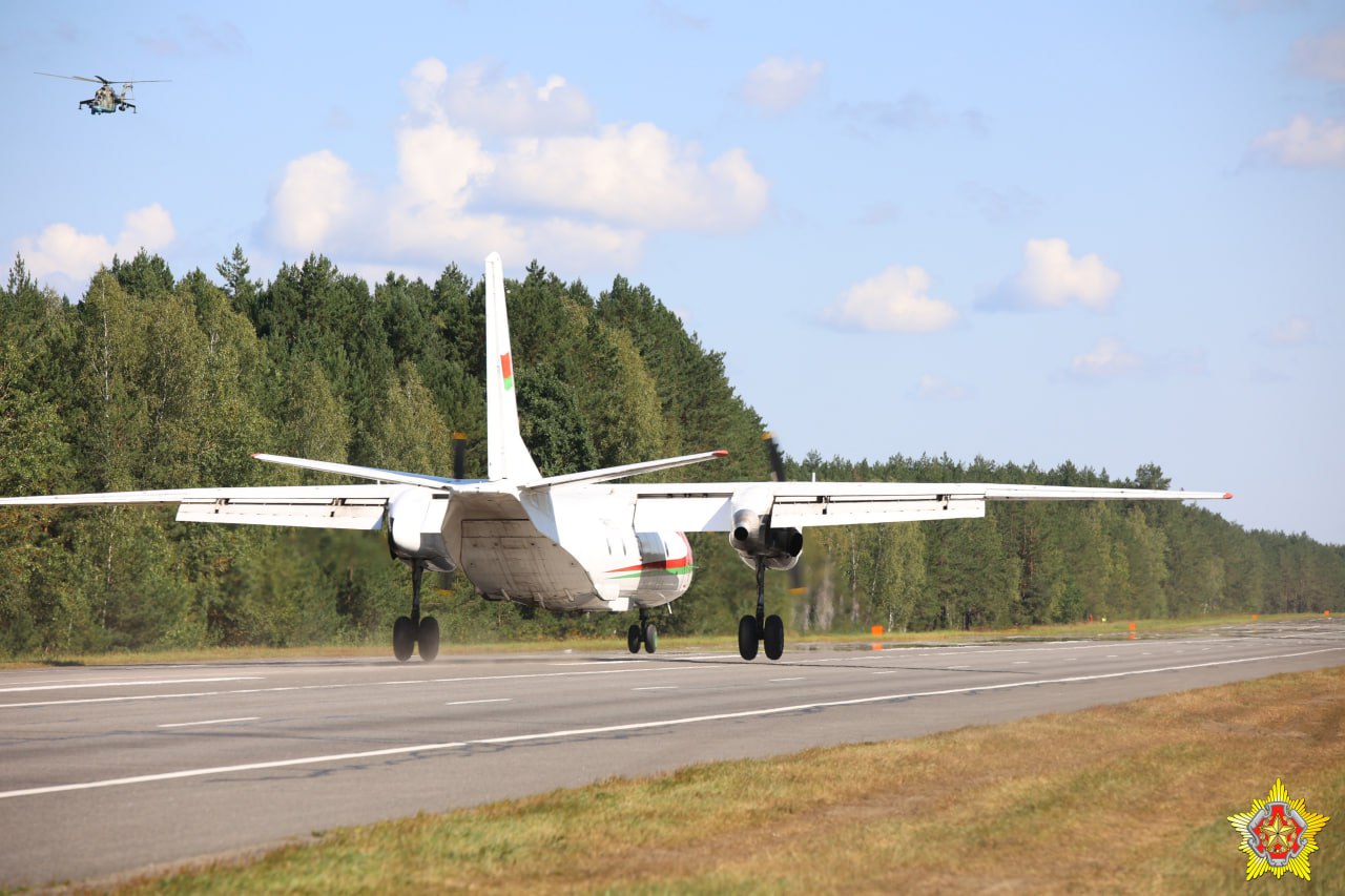 Военные летчики на учении ОДКБ посадили самолеты на трассу М1